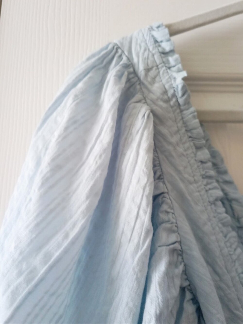 Free People light blue cotton cropped puff sleeve smocked back top - Picture 6 of 10